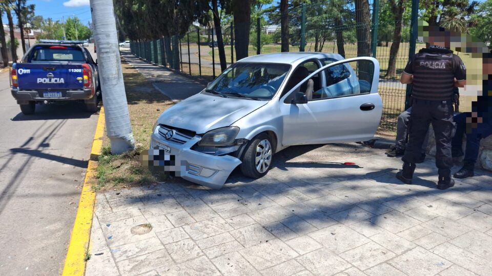 Se quedó dormido al volante y terminó chocando en barrio Pellegrini
