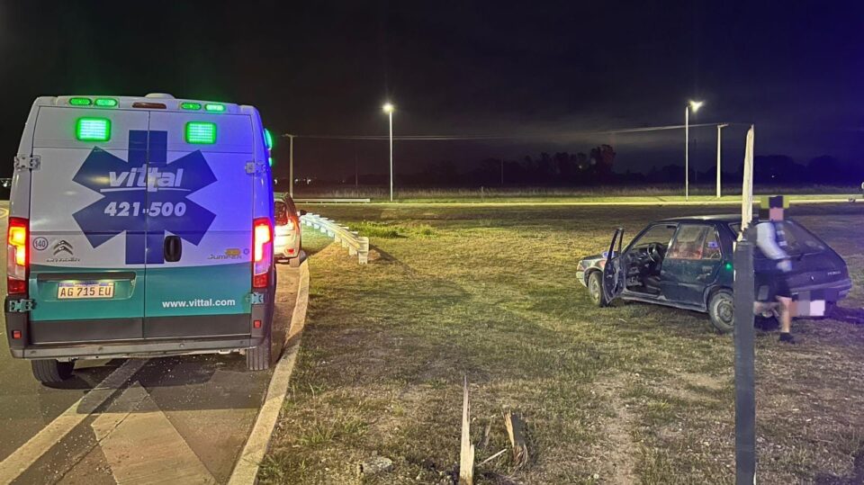 Accidente en la noche altagraciense: chocaron dos autos en la Ruta 5