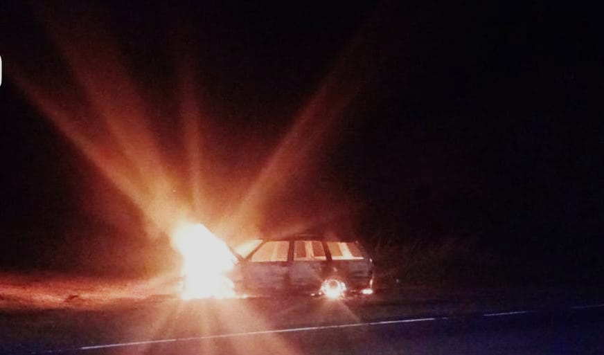Un auto se incendió en plena Ruta C-45: el conductor logró ponerse a salvo a tiempo