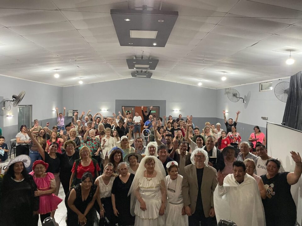 Los adultos mayores de Toledo presentan una nueva función de su obra solidaria