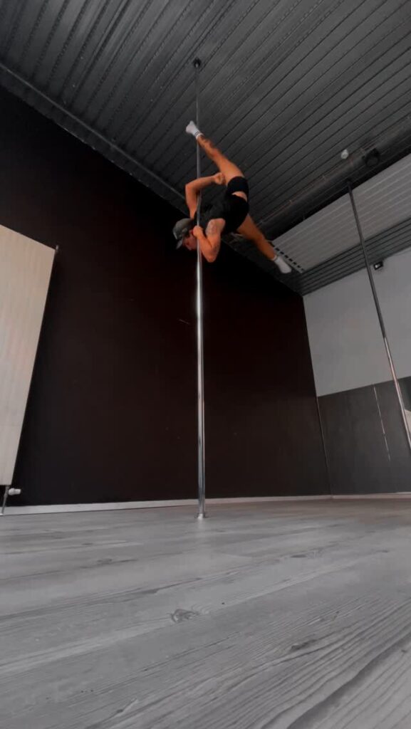 La historia de Joaquín: es instructor de pole y convirtió una etapa caótica en una nueva oportunidad en Berlín