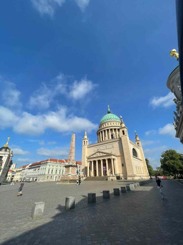 La historia de Joaquín: es instructor de pole y convirtió una etapa caótica en una nueva oportunidad en Berlín