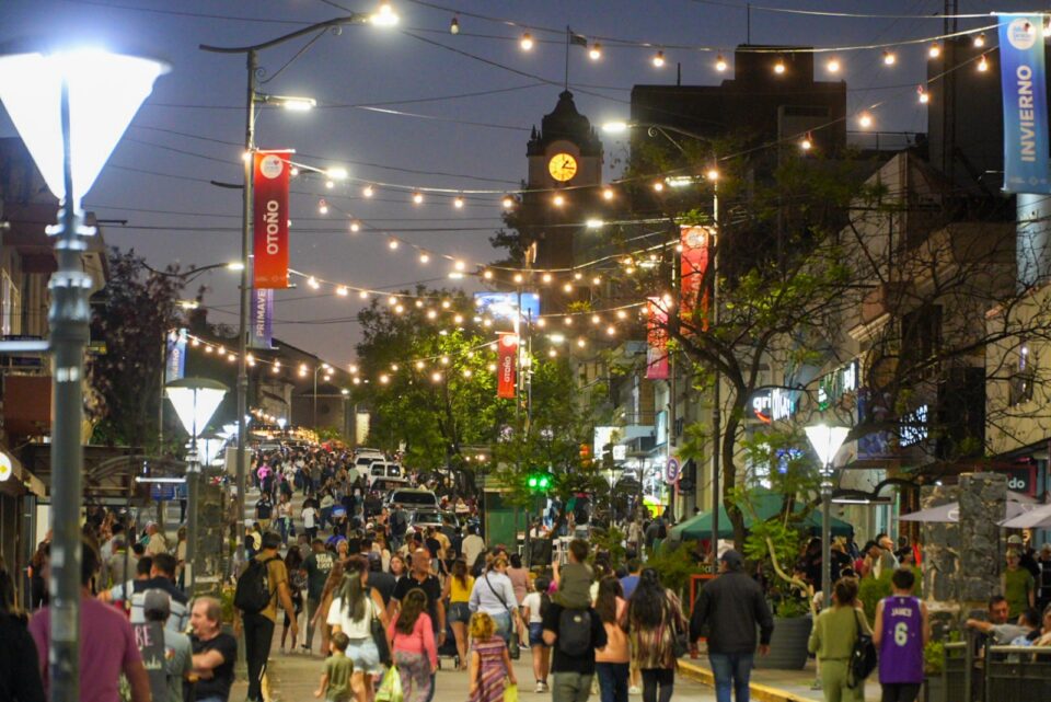 La ciudad vive las Vísperas de Navidad con música en vivo en la Explanada de la Estancia