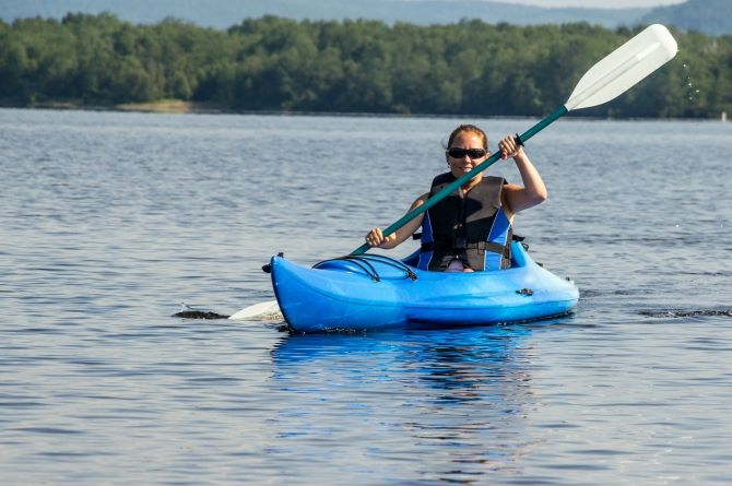 Kayaks, SUP y música frente al lago: así comienza la temporada en Potrero de Garay