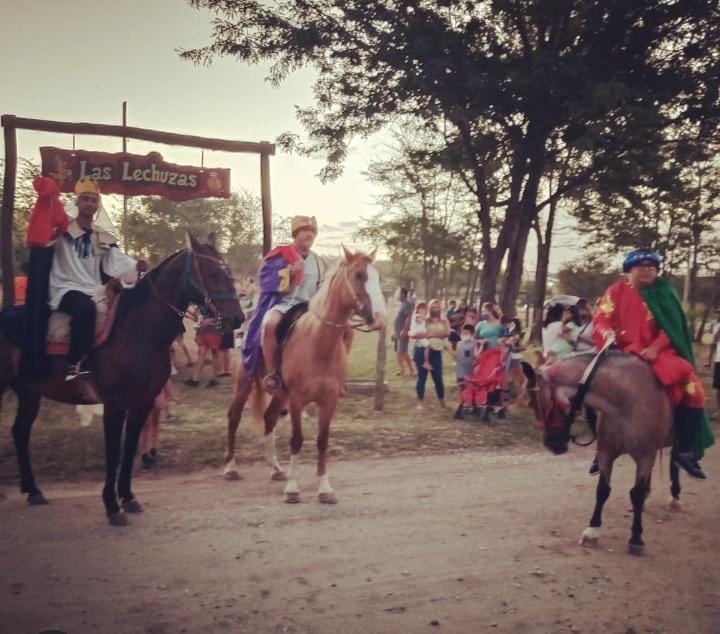 Llegan los Reyes Magos al Valle de Anisacate: recorrido y cine bajo las estrellas