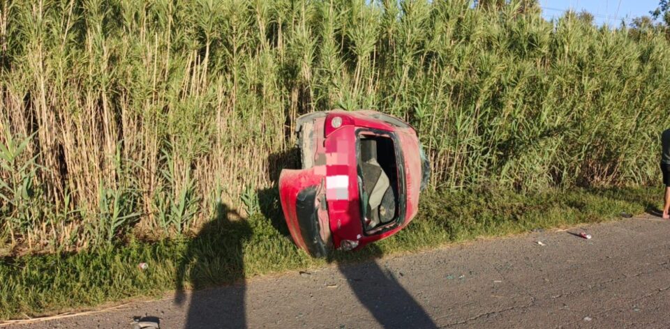 Perdió el control, se despistó y terminó hospitalizado: violento accidente en Bower