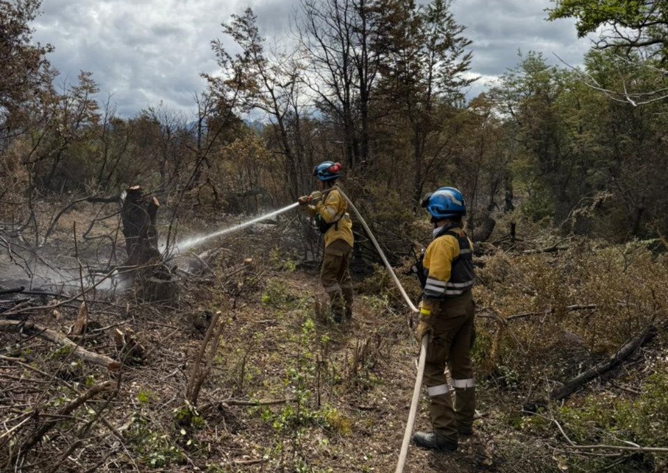 Chubut: este viernes un cuarto grupo de bomberos cordobeses emprende viaje a la zona de los incendios
