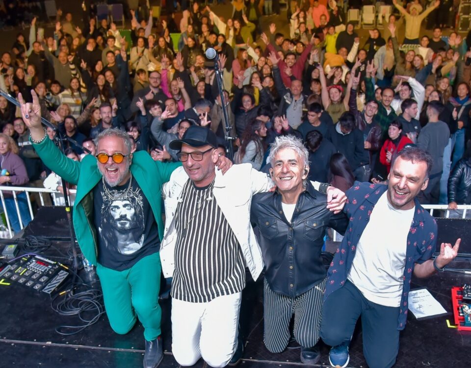 Multitudinario festejo por los 121 años de Despeñaderos con un cierre estelar a cargo de Los Tipitos