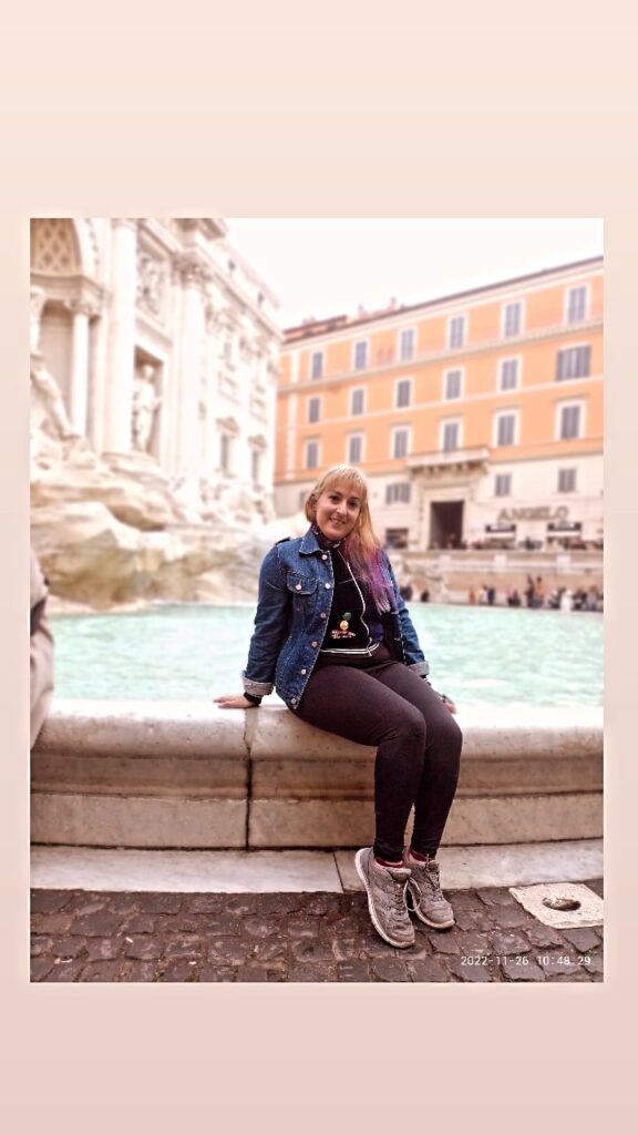 La historia de Ludmila: Eligió Europa, vive en Italia y no da un paso sin su gata Isabel