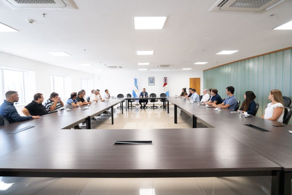 Facundo Torres recibió a intendentes y jefes comunales del departamento Santa María