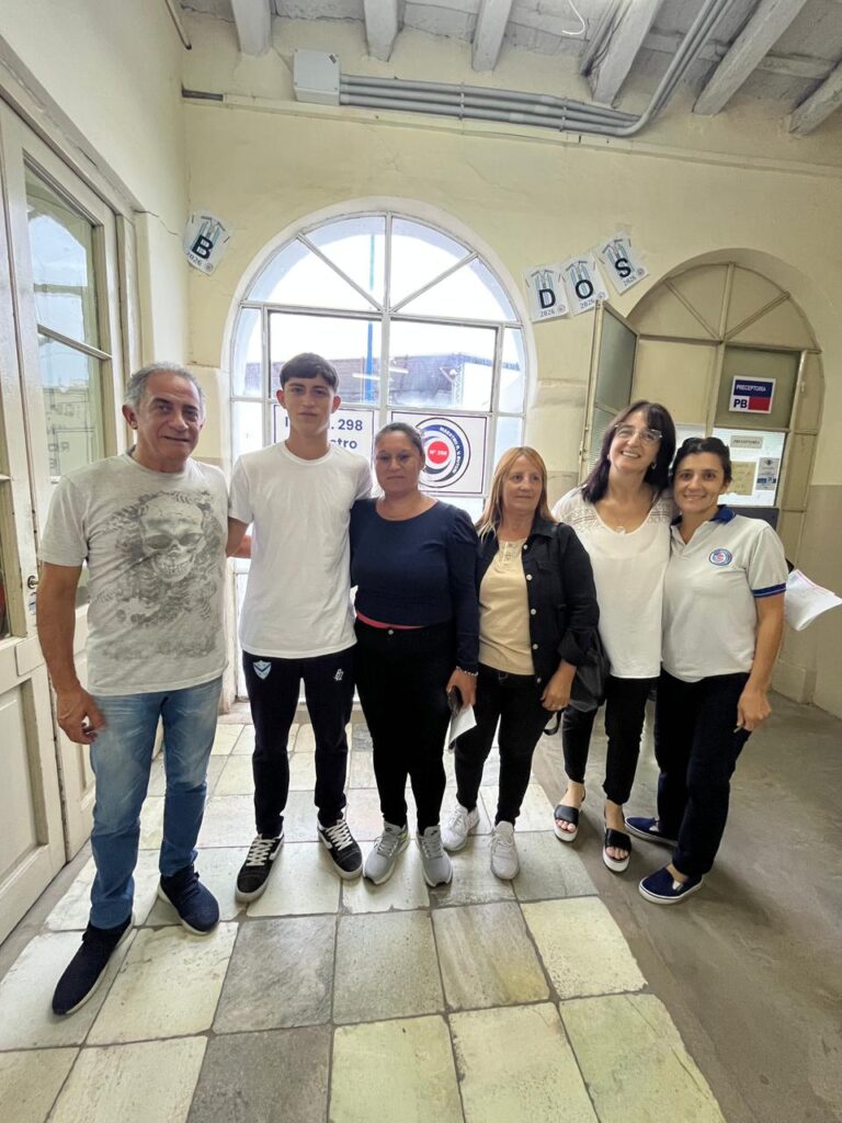 Organizan una rifa solidaria para que Santiago Linares viaje a jugar en Quilmes