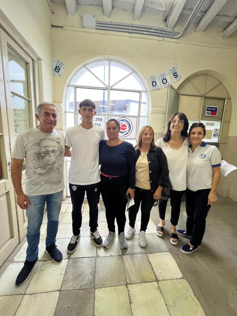 Organizan una rifa solidaria para que Santiago Linares viaje a jugar en Quilmes