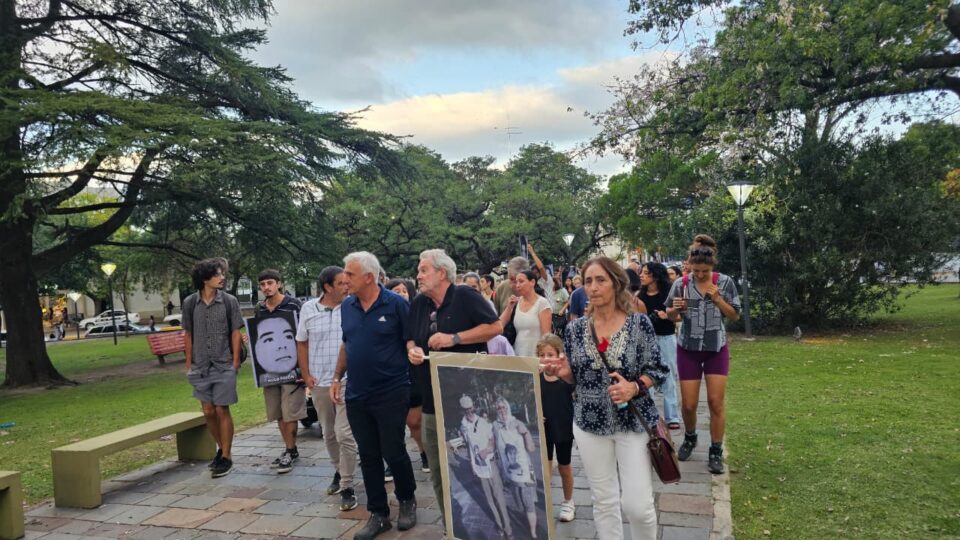 Emoción y memoria en Plaza Solares: el sentido abrazo a la familia D'Ambra a días del 24M