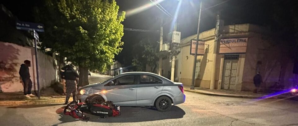 Choque en la madrugada: dos personas hospitalizadas en barrio Pellegrini