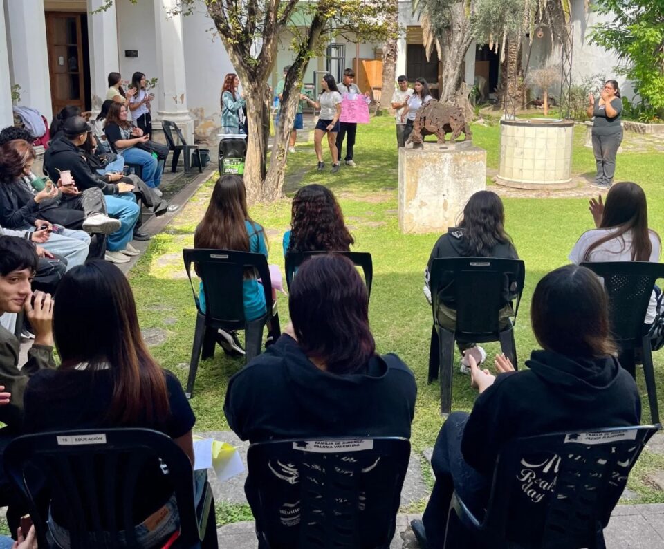Estudiantes de Alta Gracia se manifestaron tras el grave hecho de violencia en Santa Fe