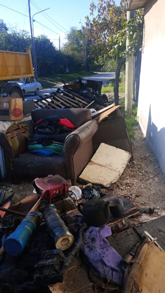 Se quedaron con lo puesto: iniciaron una colecta para ayudar a las víctimas de un incendio