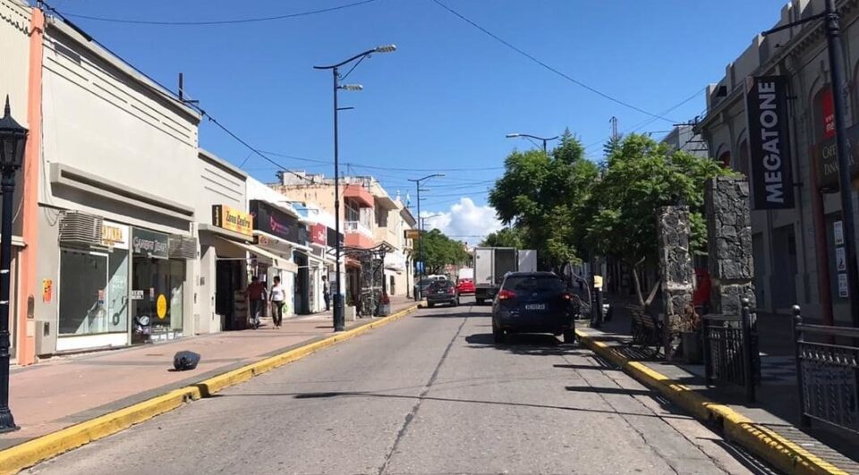 Las ventas minoristas cayeron 9,83% en Alta Gracia durante julio, según un relevamiento del CeCIT entre comercios PyMEs de la ciudad.