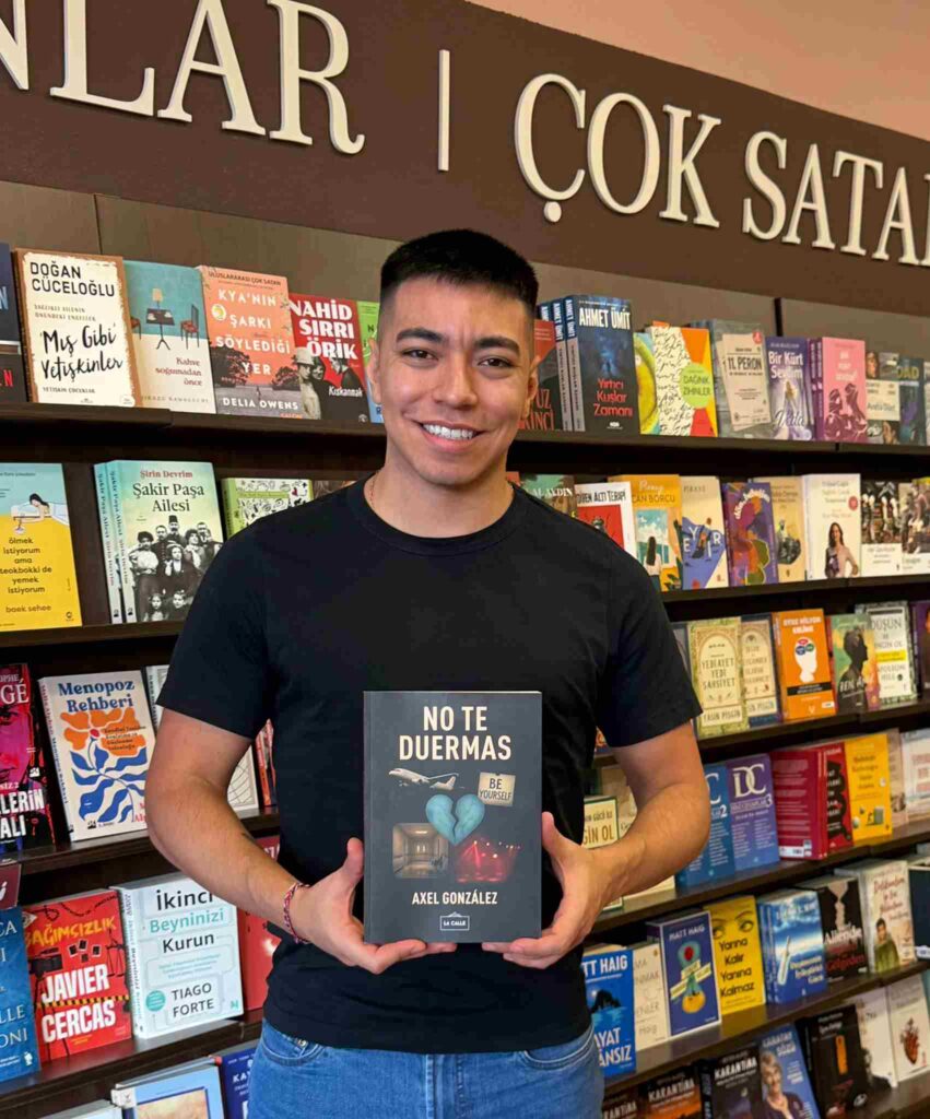 La historia de Axel: transformó el dolor en un libro autobiográfico y hoy vive en Alemania