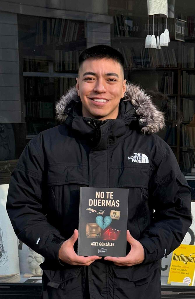 La historia de Axel: transformó el dolor en un libro autobiográfico y hoy vive en Alemania