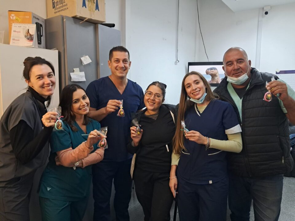 Entregaron huevos de Pascua a pacientes y médicos del Hospital Illia
