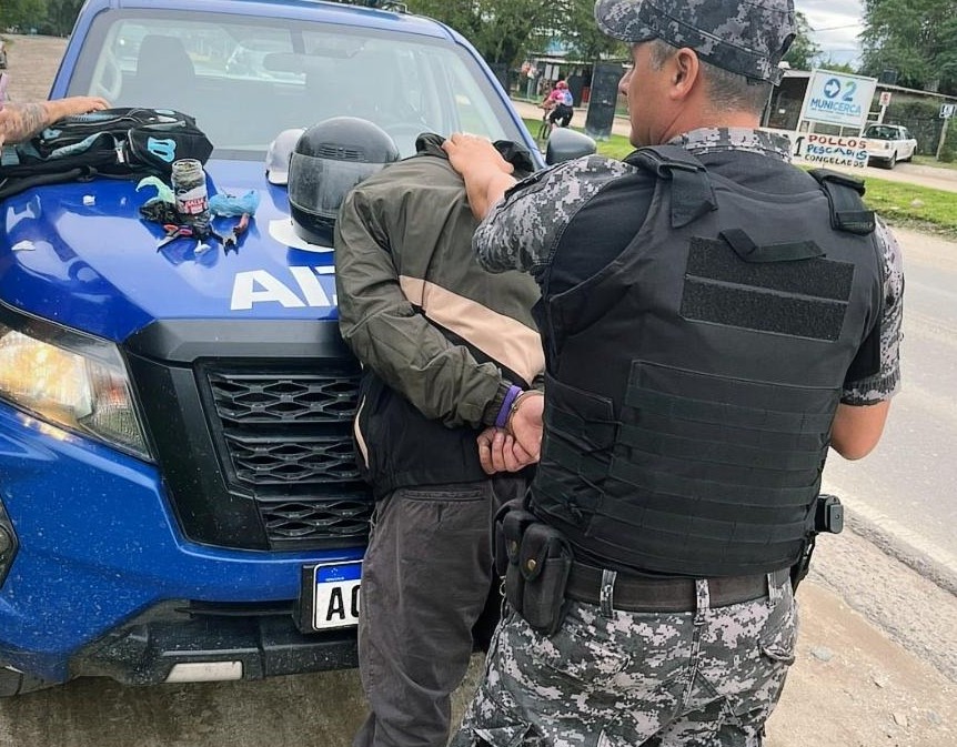 Anisacate: Lo detuvieron con frascos de marihuana en un control de rutina sobre Ruta 5