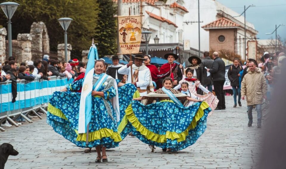Abrieron las inscripciones para el desfile del 25 de Mayo