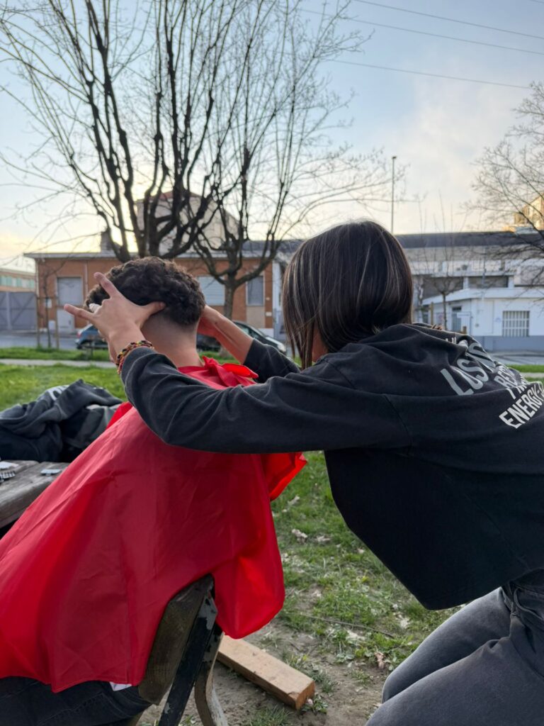 La historia de Sofía: la joven que lleva su pasión por la barbería al mundo