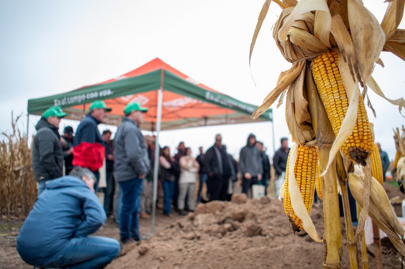 Productores, empresas e instituciones reunidas en la 6ª Jornada Rural El Reparo