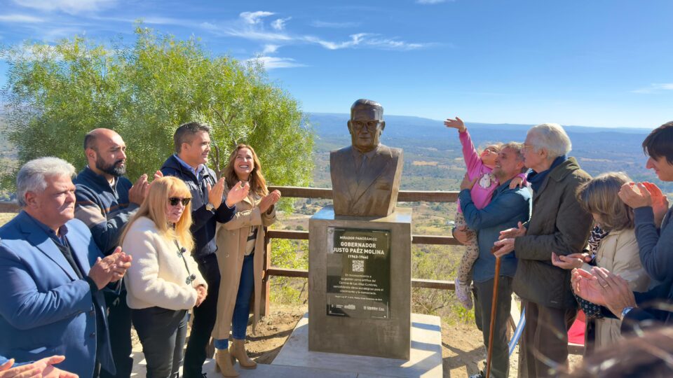 inauguraron un mirador en Altas Cumbres en homenaje a Justo Páez Molina