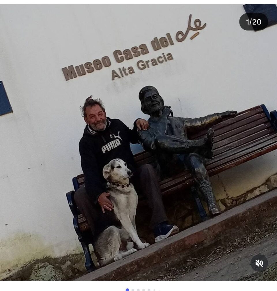 La historia de un artesano y su perro genera debate en Alta Gracia