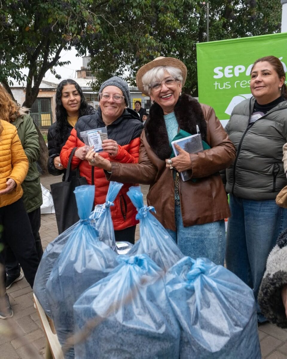 El eco canje reunió a más de 50 vecinas en Villa Parque Santa Ana
