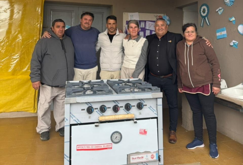 Aporte concreto en educación: nueva cocina para una escuela de Villas Ciudad de América