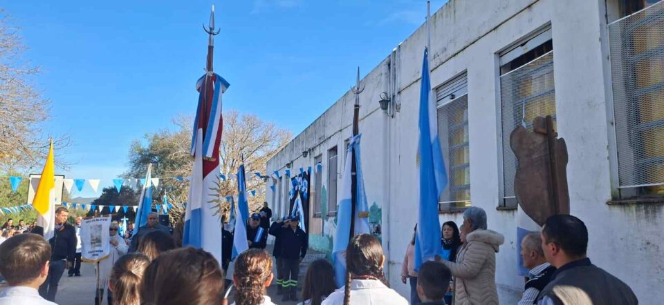 San Isidro La Quintana festejaron a la bandera con un gran desfile