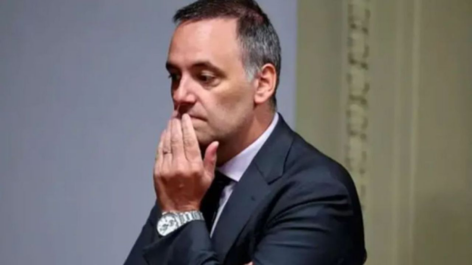 Adorni renunció tras quedar en el centro de la polémica y sin respaldo interno