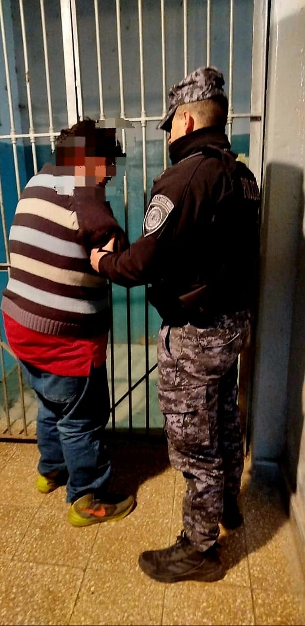 Intentó abrir un auto en pleno centro y fue detenido tras ser detectado por las cámaras