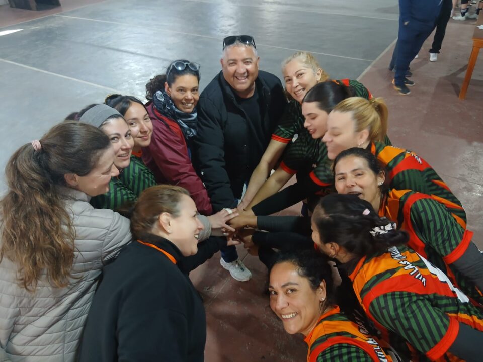 Las Cobras campeonas: el vóley de Villa Ciudad de América celebró un gran fin de semana