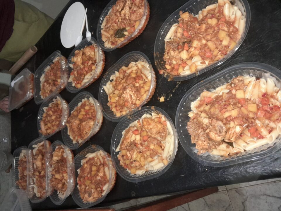 Solidaridad que abriga: Martina y su familia cocinan viandas y lanzan una colecta por el Día del Niño