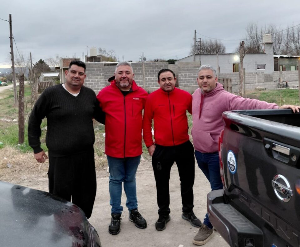 Solidaridad sobre ruedas: choferes ayudan a merenderos y familias vulnerables