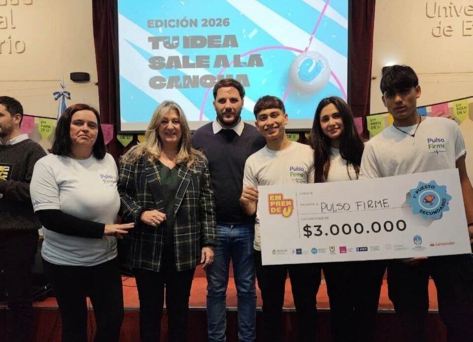 “Pensamos en un producto para mejorar la movilidad”: estudiantes de ProA crearon un guante innovador