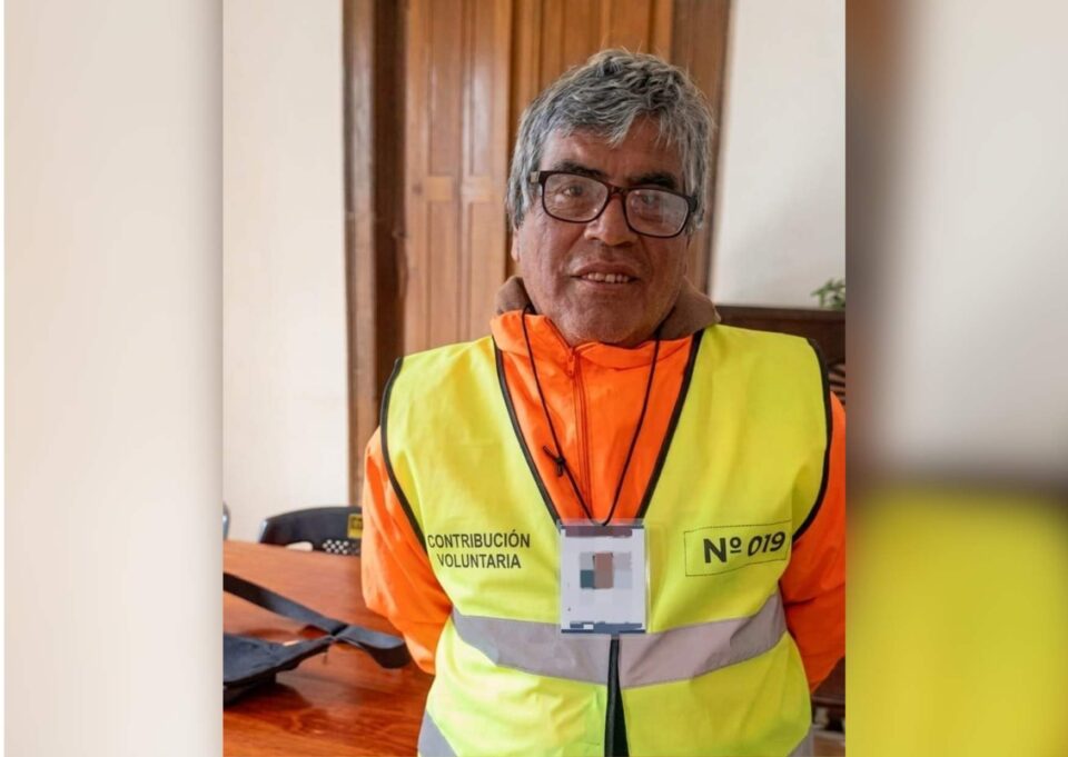  Los cuidacoches de Alta Gracia ya cuentan con sus primeros chalecos identificatorios