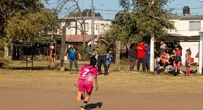 Fútbol femenino en crecimiento: el Club Infantil Malvinas abre sus puertas y busca nuevas jugadoras
