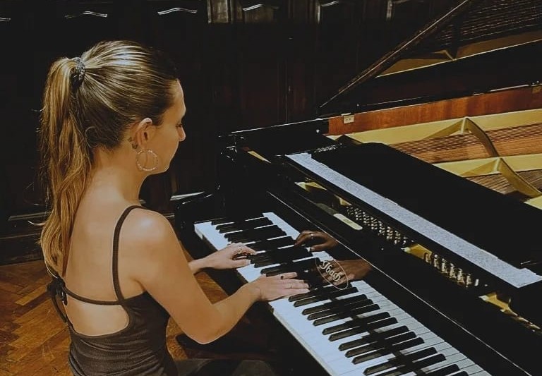 La historia de Anto: una pianista que encontró en España el escenario para hacer crecer su pasión por la música