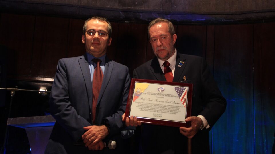 Un altagraciense fue reconocido en un encuentro internacional de comunicación política