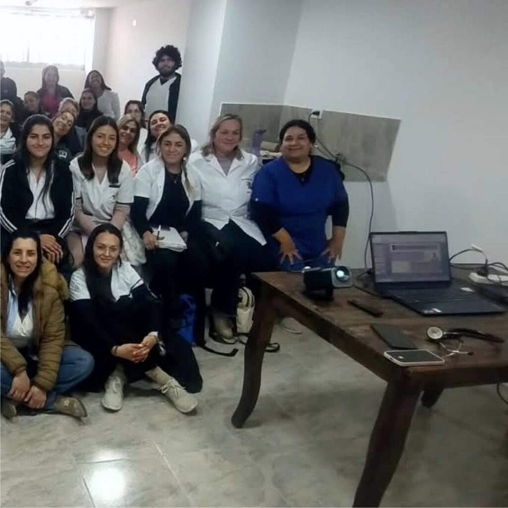 Estudiantes de Enfermería participaron de una capacitación en cardiología en el Hospital Arturo Illia