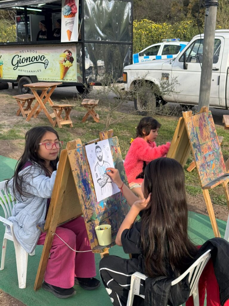 Un nuevo lugar para disfrutar en familia en Anisacate: inauguraron la Plaza Parque El Aromo
