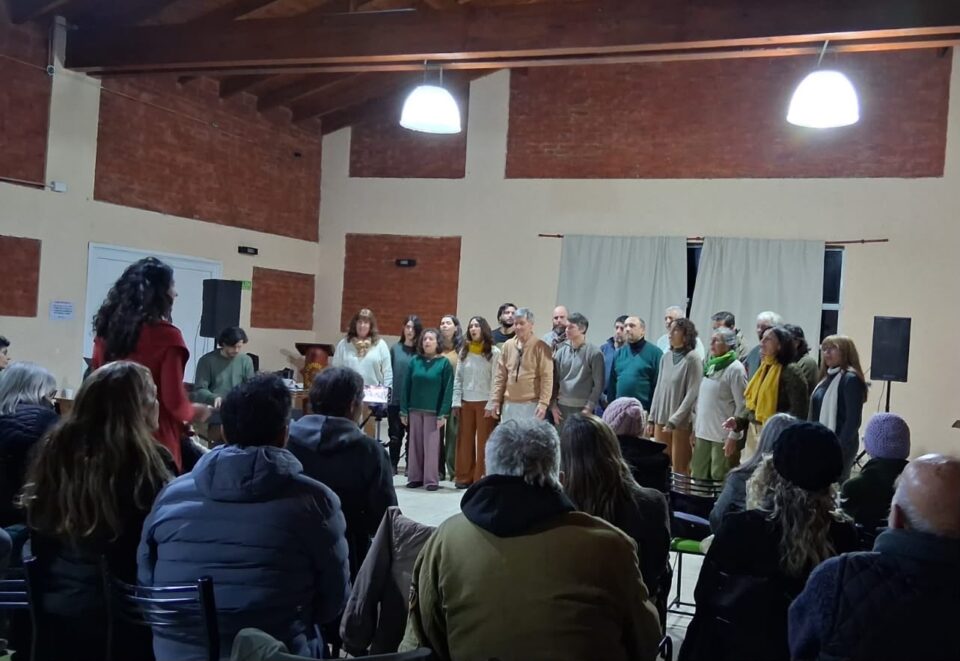 La literatura y el arte se encontraron en Villa La Bolsa con la presentación de “Un largo rosario de cuentas negras”