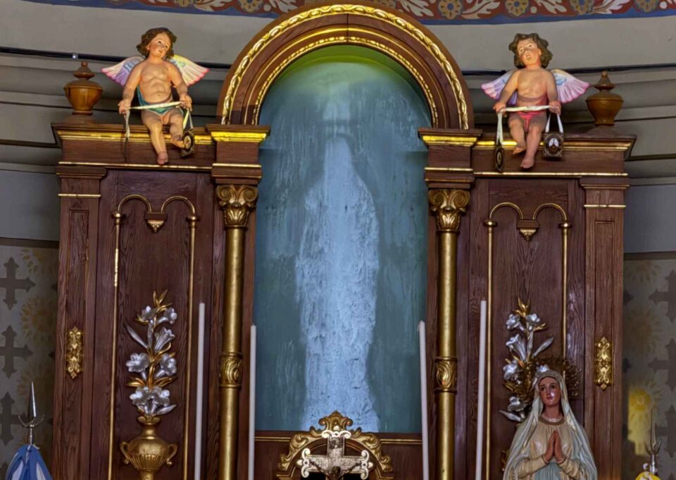 La Virgen que desaparece cuando te acercás: el misterio de La Gruta de Alta Gracia