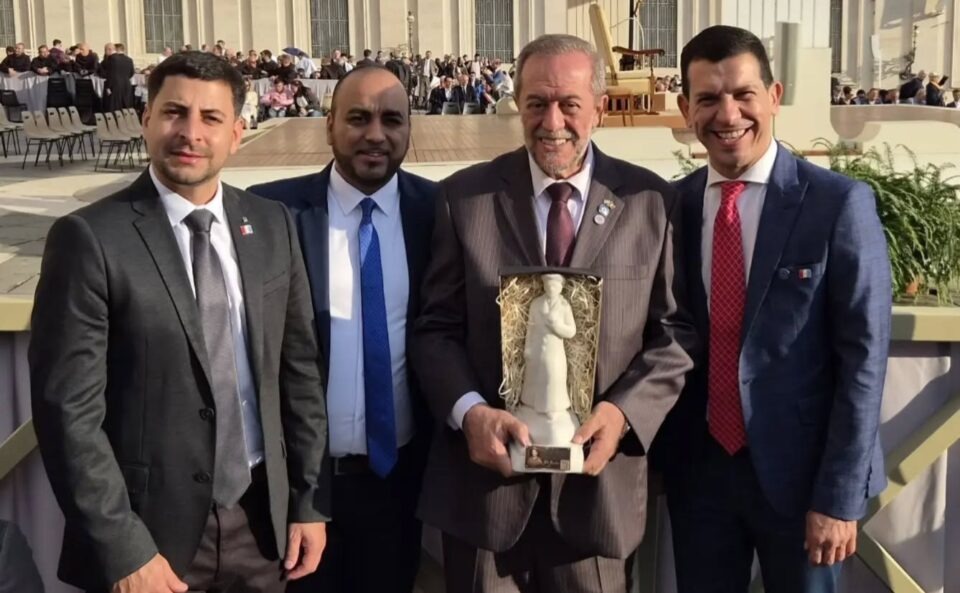 El Cura Brochero llegó al Vaticano: altagracienses entregaron una escultura al papa León XIV