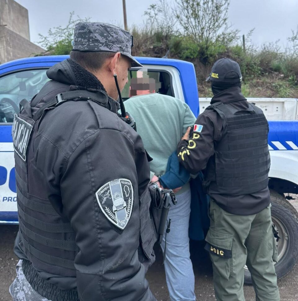 Detuvieron a dos personas y secuestraron un arma en Malagueño
