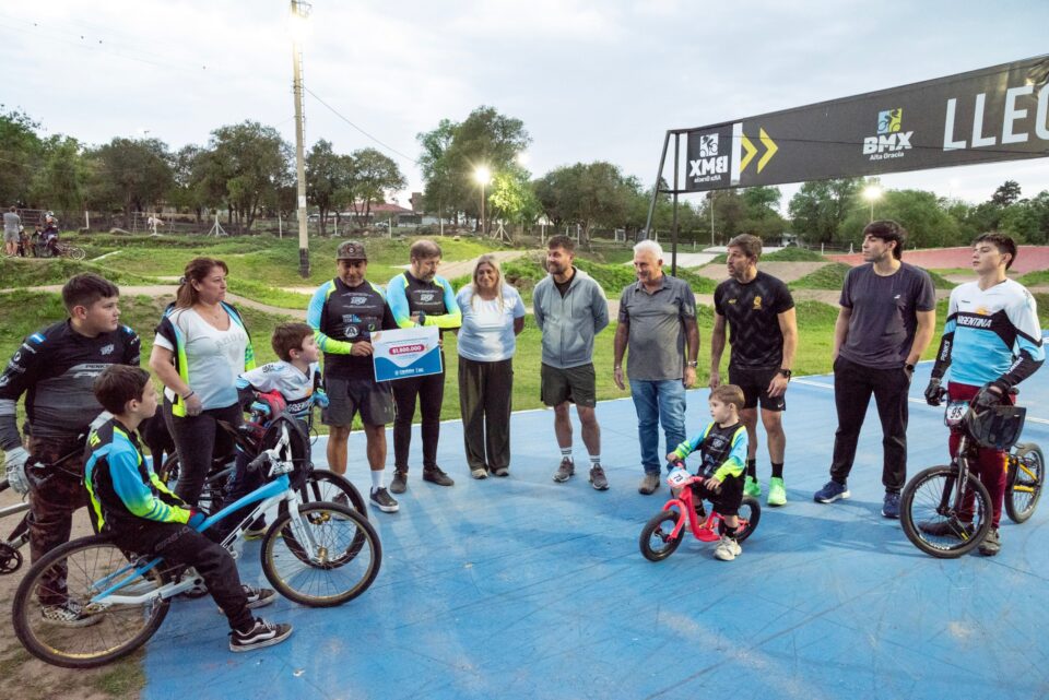 Apoyo al BMX: Competidores locales reciben acompañamiento para competir en la final de la "COPALATINA 2026"